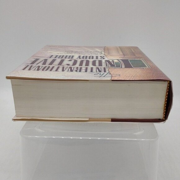 International Inductive Study Bible: New American Standard Bible 1993 - Picture 15 of 16